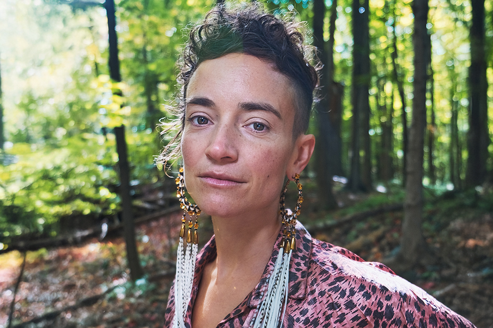 Moe Clark, chanteuse métis